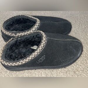 UGG big kids Tasman black slippers